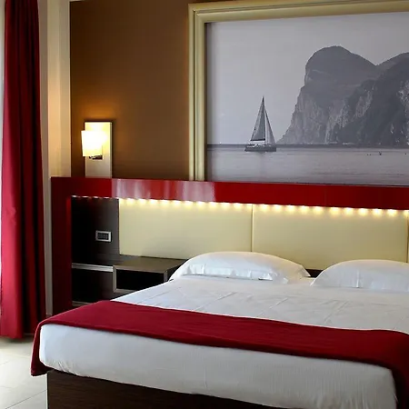 Kairos Garda מלון קסטלנואובו דל גארדה