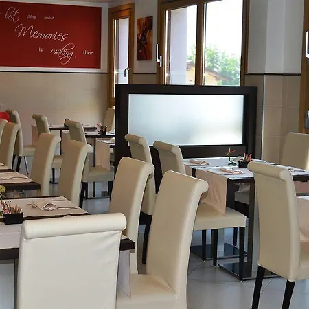 Kairos Garda מלון