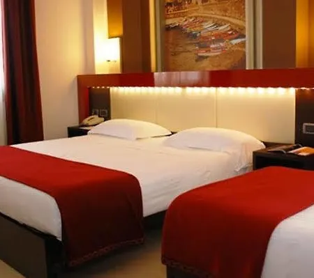 Kairos Garda מלון