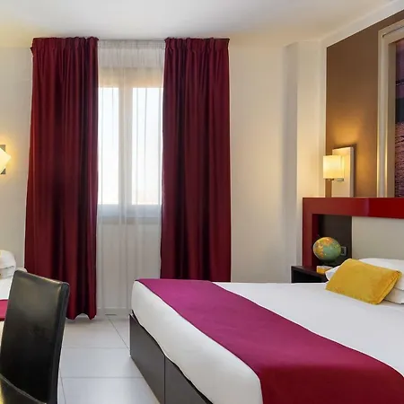 Kairos Garda מלון 3*