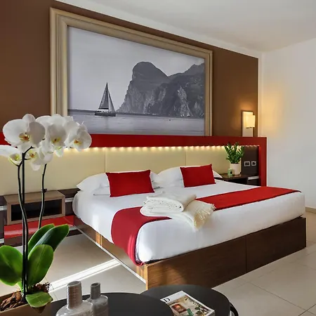 Kairos Garda Hotel 3*