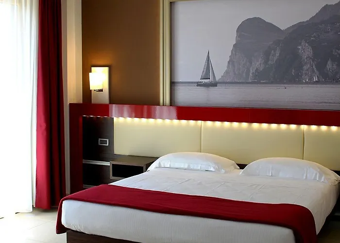 Kairos Garda מלון קסטלנואובו דל גארדה