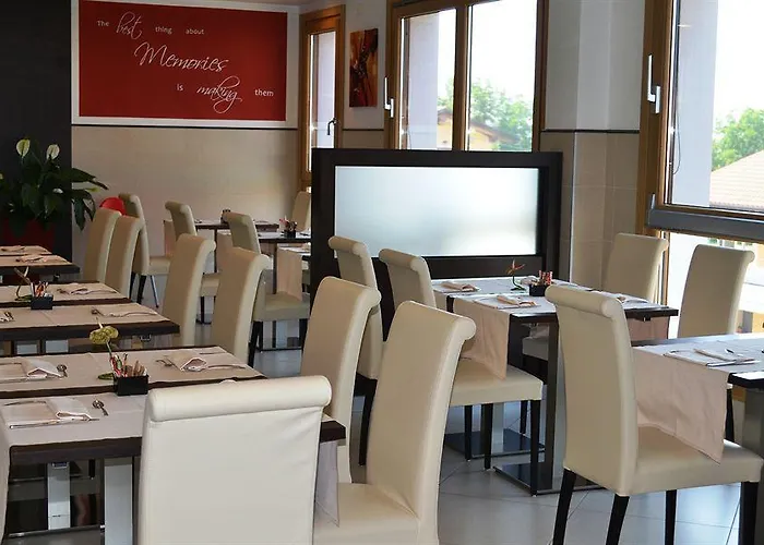 Kairos Garda מלון